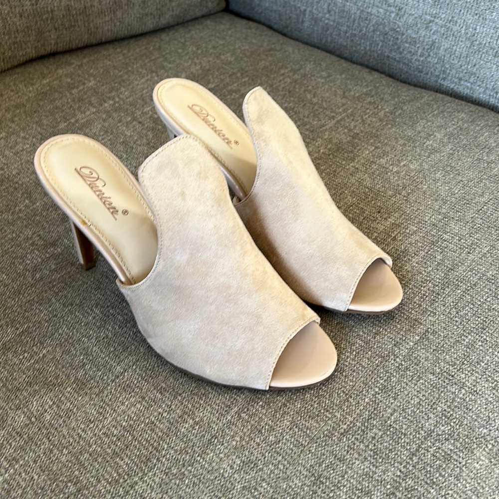 Beautiful cream mule style heels. Brand new. size 7.5